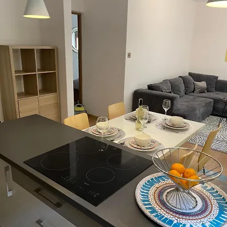 Secret Garden - Wonderful City Centre - Ground Floor - Quiet Location Daire